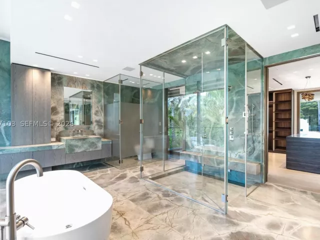 6-bedroom home for sale in Miami Beach - 2520 Shelter Ave - MondialRealty