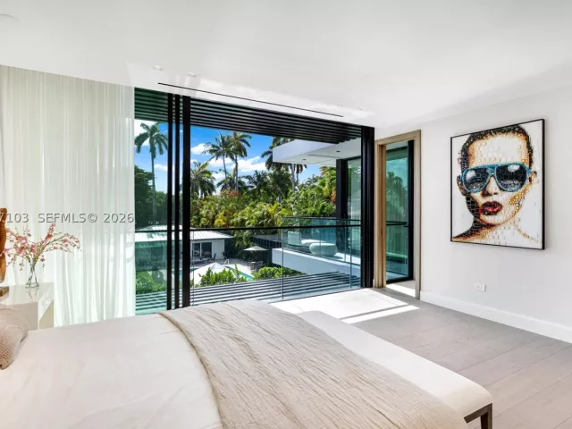 6-bedroom home for sale in Miami Beach - 2520 Shelter Ave - MondialRealty