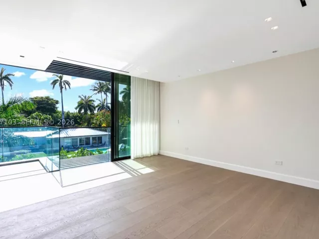 6-bedroom home for sale in Miami Beach - 2520 Shelter Ave - MondialRealty
