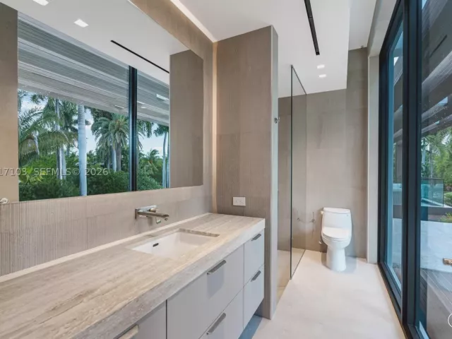 6-bedroom home for sale in Miami Beach - 2520 Shelter Ave - MondialRealty