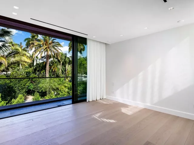 6-bedroom home for sale in Miami Beach - 2520 Shelter Ave - MondialRealty