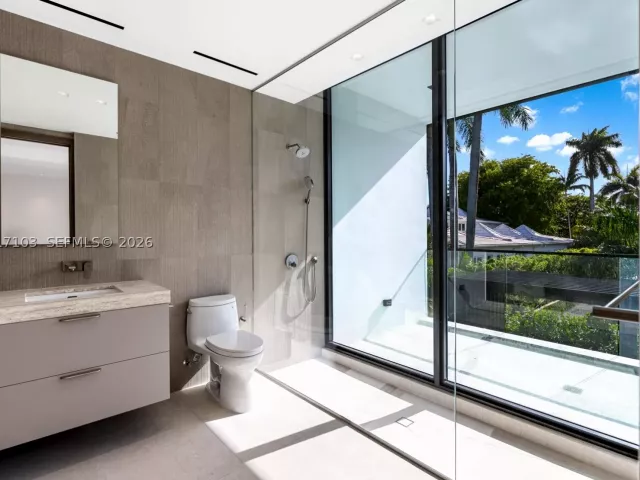 6-bedroom home for sale in Miami Beach - 2520 Shelter Ave - MondialRealty