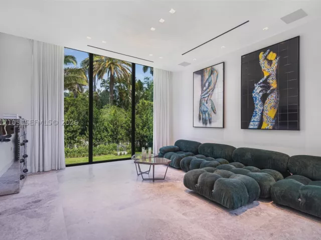 6-bedroom home for sale in Miami Beach - 2520 Shelter Ave - MondialRealty