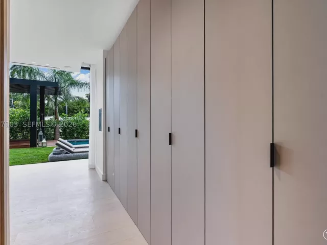 6-bedroom home for sale in Miami Beach - 2520 Shelter Ave - MondialRealty