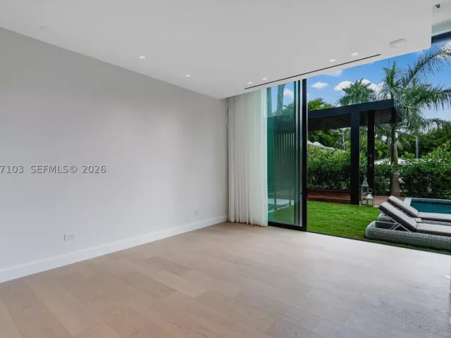 6-bedroom home for sale in Miami Beach - 2520 Shelter Ave - MondialRealty