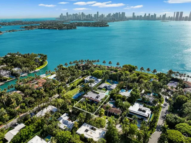 6-bedroom home for sale in Miami Beach - 2520 Shelter Ave - MondialRealty