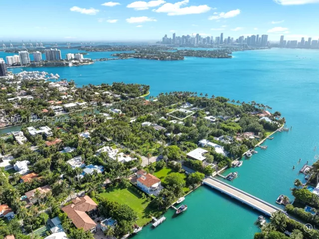 6-bedroom home for sale in Miami Beach - 2520 Shelter Ave - MondialRealty