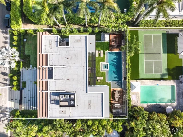 6-bedroom home for sale in Miami Beach - 2520 Shelter Ave - MondialRealty