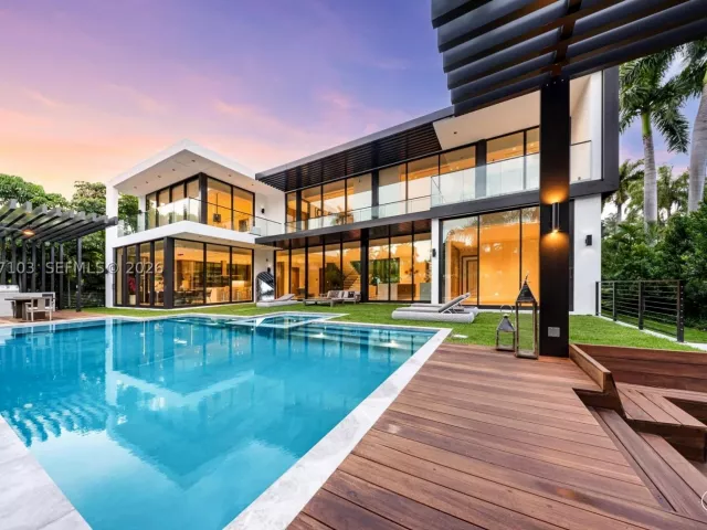 6-bedroom home for sale in Miami Beach - 2520 Shelter Ave - MondialRealty