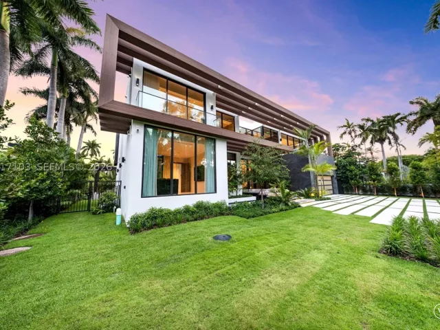 6-bedroom home for sale in Miami Beach - 2520 Shelter Ave - MondialRealty