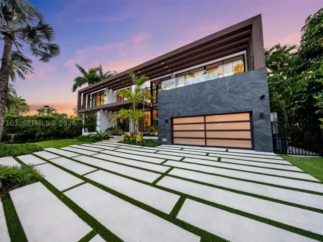 6-bedroom home for sale in Miami Beach - 2520 Shelter Ave - MondialRealty