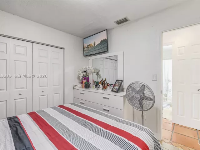 5-bedroom home for sale in Miami - 11600 SW 181st Ter - MondialRealty