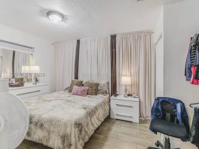 5-bedroom home for sale in Miami - 11600 SW 181st Ter - MondialRealty
