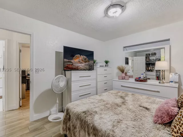 5-bedroom home for sale in Miami - 11600 SW 181st Ter - MondialRealty
