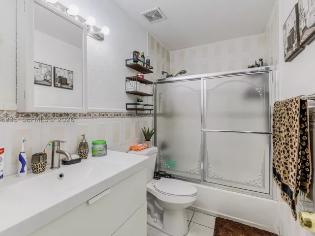 5-bedroom home for sale in Miami - 11600 SW 181st Ter - MondialRealty