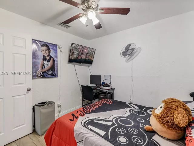 5-bedroom home for sale in Miami - 11600 SW 181st Ter - MondialRealty