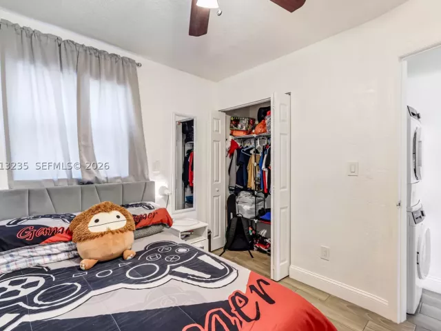 5-bedroom home for sale in Miami - 11600 SW 181st Ter - MondialRealty