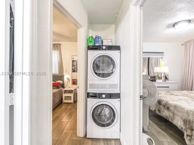 5-bedroom home for sale in Miami - 11600 SW 181st Ter - MondialRealty