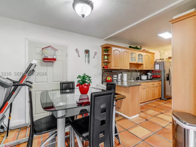 5-bedroom home for sale in Miami - 11600 SW 181st Ter - MondialRealty