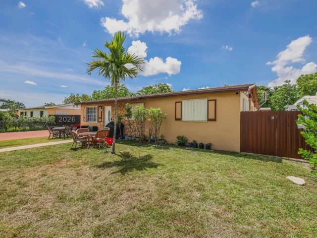 5-bedroom home for sale in Miami - 11600 SW 181st Ter - MondialRealty