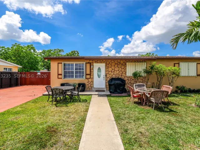 5-bedroom home for sale in Miami - 11600 SW 181st Ter - MondialRealty