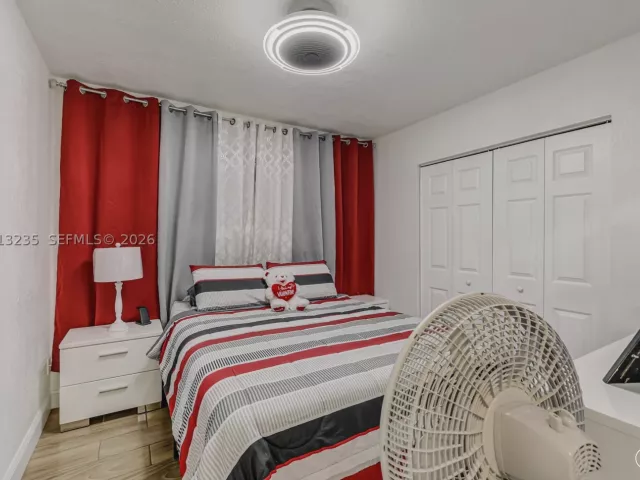 5-bedroom home for sale in Miami - 11600 SW 181st Ter - MondialRealty