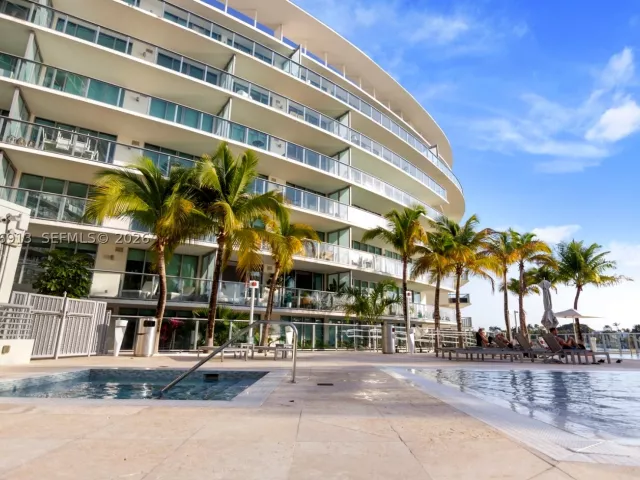 3-bedroom condo for sale in Miami Beach - 6620 Indian Creek Dr PH-712 - MondialRealty