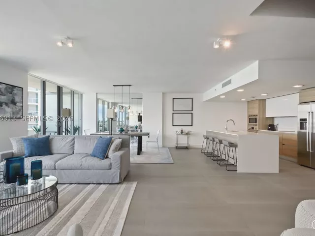 3-bedroom condo for sale in Miami Beach - 6620 Indian Creek Dr PH-712 - MondialRealty