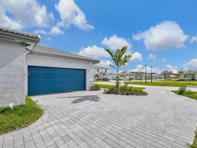 4-bedroom home for rent in Miami - 27232 SW 159th Path - MondialRealty