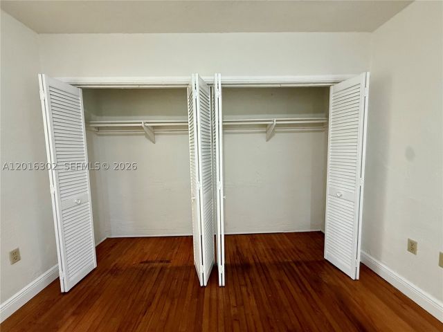 4-bedroom home for rent in Coral Gables - 110 Antilla Ave - MondialRealty