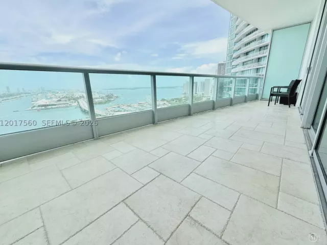 1-bedroom condo for sale in Miami - 900 Biscayne Blvd 3803 - MondialRealty