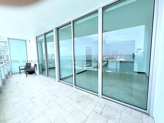 1-bedroom condo for sale in Miami - 900 Biscayne Blvd 3803 - MondialRealty