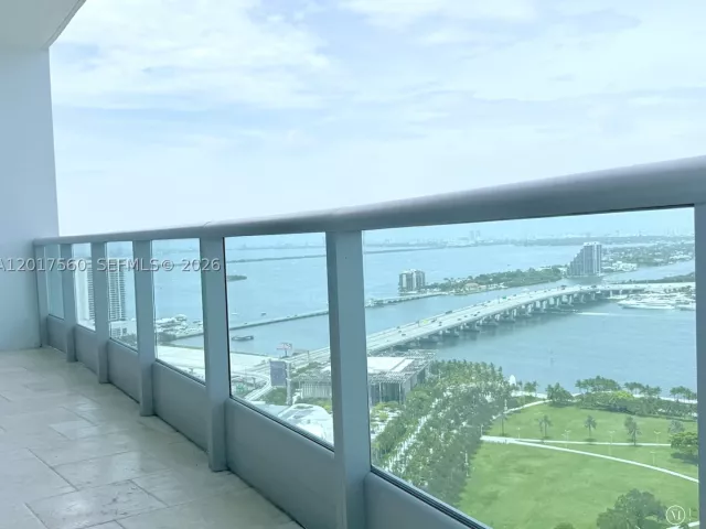 1-bedroom condo for sale in Miami - 900 Biscayne Blvd 3803 - MondialRealty