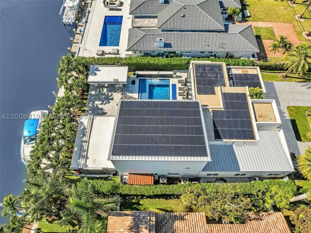 5-bedroom home for rent in Hallandale Beach - 307 Holiday Dr - MondialRealty