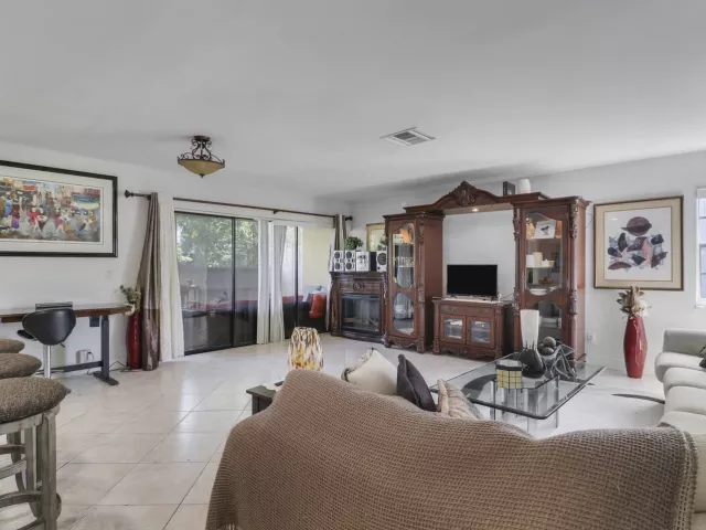 3-bedroom home for sale in Delray Beach - 3336 Ave Villandry - MondialRealty