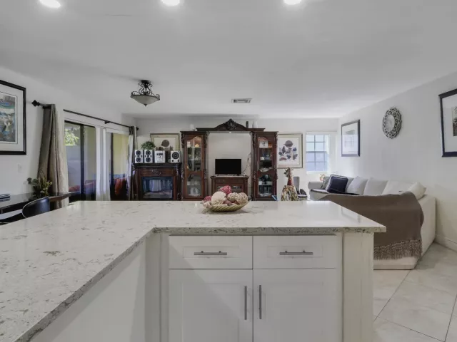 3-bedroom home for sale in Delray Beach - 3336 Ave Villandry - MondialRealty