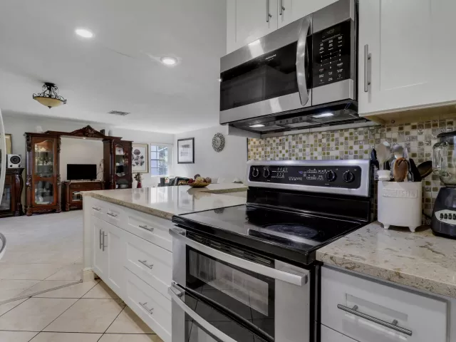 3-bedroom home for sale in Delray Beach - 3336 Ave Villandry - MondialRealty