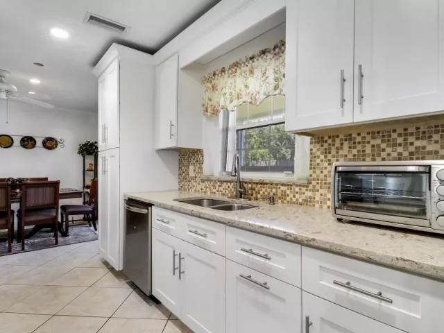 3-bedroom home for sale in Delray Beach - 3336 Ave Villandry - MondialRealty