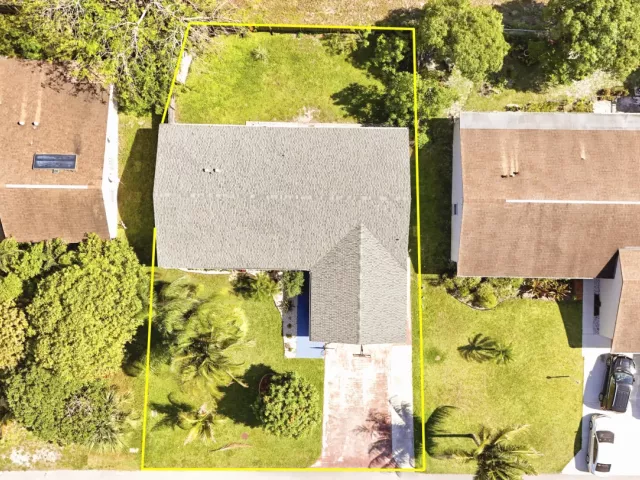 3-bedroom home for sale in Delray Beach - 3336 Ave Villandry - MondialRealty