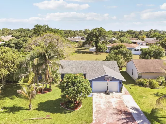 3-bedroom home for sale in Delray Beach - 3336 Ave Villandry - MondialRealty