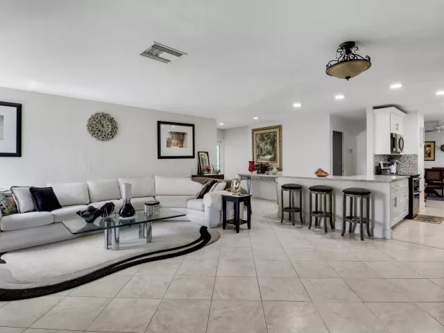 3-bedroom home for sale in Delray Beach - 3336 Ave Villandry - MondialRealty