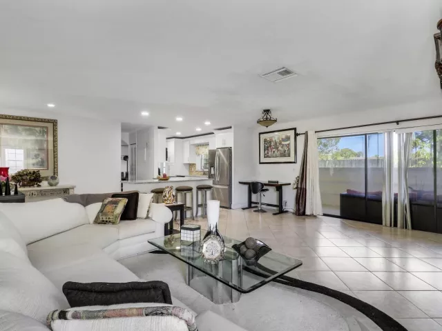3-bedroom home for sale in Delray Beach - 3336 Ave Villandry - MondialRealty