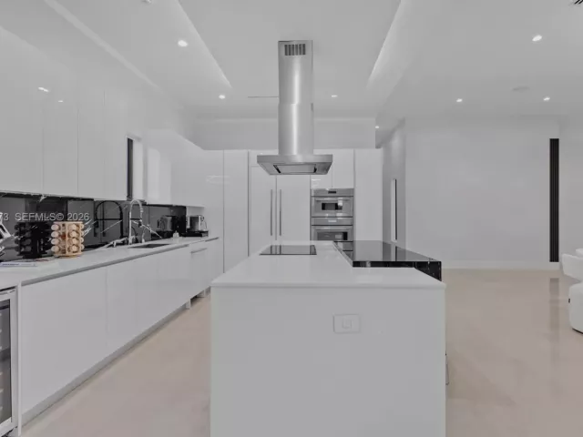 5-bedroom home for sale in Miami - 320 SW 125th Ave - MondialRealty