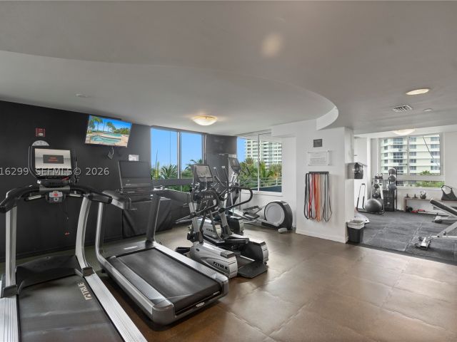 2-bedroom condo for sale in Miami Beach - 1330 West Ave PH05 - MondialRealty