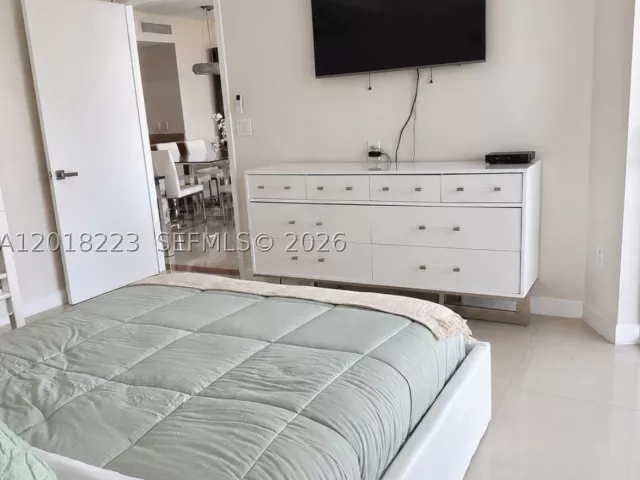 2-bedroom condo for rent in Sunny Isles Beach - 17201 Collins Ave 506 - MondialRealty