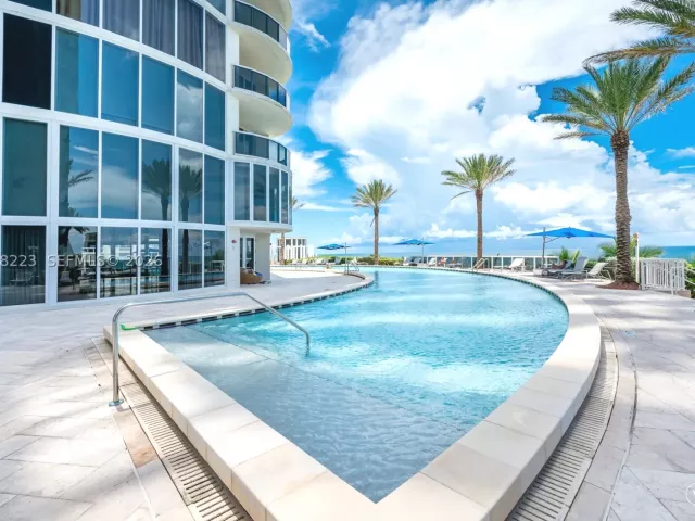 2-bedroom condo for rent in Sunny Isles Beach - 17201 Collins Ave 506 - MondialRealty