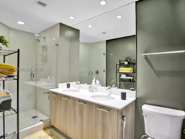 3-bedroom condo for rent in Miami - 501 NE 31st St 3706 - MondialRealty