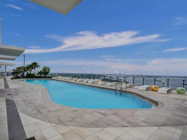 3-bedroom condo for rent in Miami - 501 NE 31st St 3706 - MondialRealty