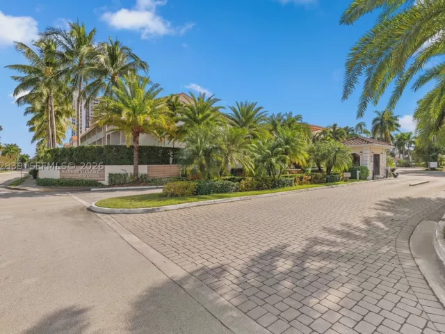 3-bedroom home for sale in Aventura - 21216 Harbor Way 158-15 - MondialRealty