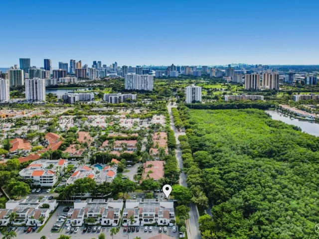 3-bedroom home for sale in Aventura - 21216 Harbor Way 158-15 - MondialRealty